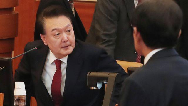 윤 대통령 출석한 탄핵 심판 3차 변론, 1시간43분 만에 종료