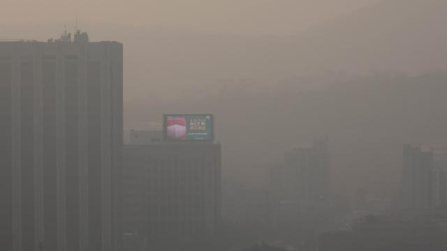 [내일날씨] 전국 미세먼지 '나쁨'…낮 최고기온 '12도'