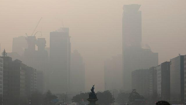<오늘의 날씨> 이틀째 뿌연 하늘…전국 대부분 미세먼지 ‘나쁨’