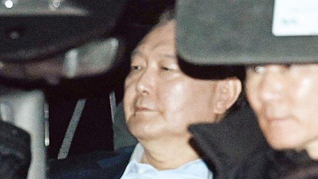 [속보] 윤석열 대통령 헌재 도착...현직 대통령 '최초' 탄핵 심판 출석