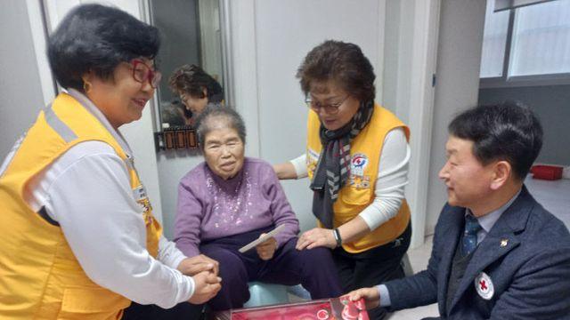 대전세종적십자사, 설 맞이 고령 이산가족 위로 방문