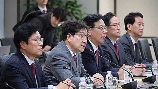 與, '추경 필요' 한은 총재에 