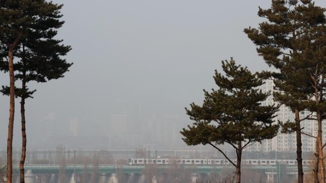 [내일 날씨] 구름 많다 오후부터 차차 맑음…미세먼지 '나쁨'