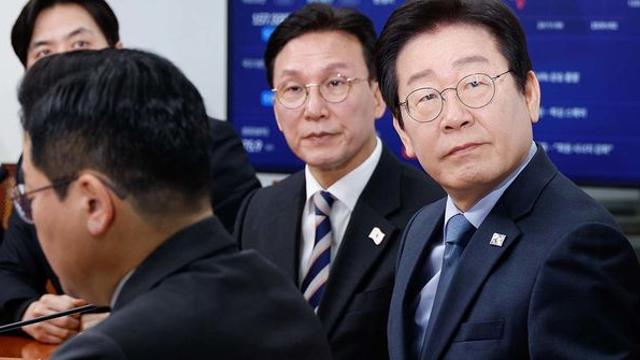 지지율 하락으로 골머리 앓는 민주당, 이렇게 움직이고 있다