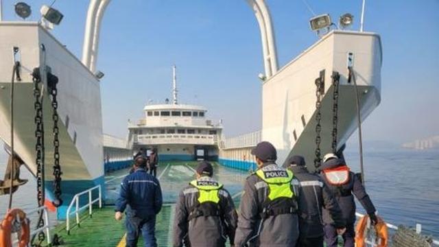 해경청, 설 연휴 다중이용선박 항로에 경비함 전진 배치