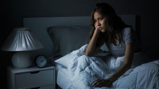 자려고 누웠는데 자꾸 깬다면? 숙면을 방해하는 4가지 질환