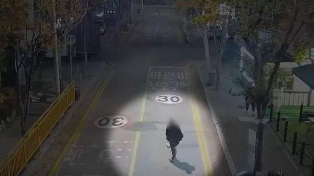 “까만 옷 입고 흉기 든 아저씨가 돌아다녀요”…검거되자 한 말은?