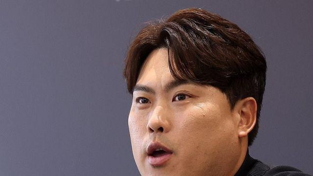 '류현진 억대 계약금' 가로챈 에이전트, 1심서 징역 2년 6개월