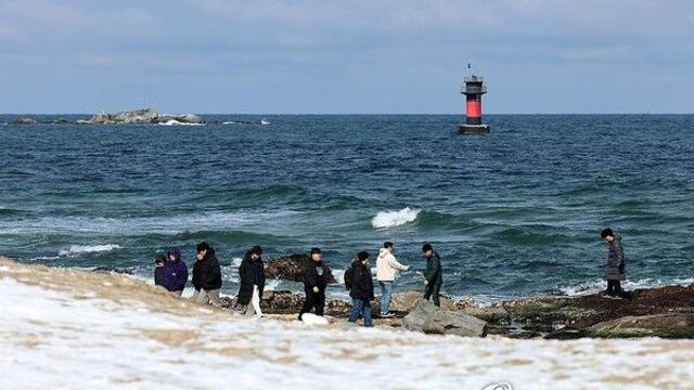 [날씨] 오늘 모처럼 숨통 트인 하늘…오후부터 동해안 눈·비