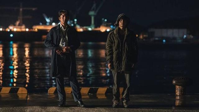 개봉 첫날 터졌다...박스오피스 1위 삽시간에 씹어 먹은 '한국 영화'