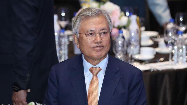 문재인 전 대통령 “정치 행태 날로 극단화...망상으로 헌정체제 뒤흔들어 개탄”