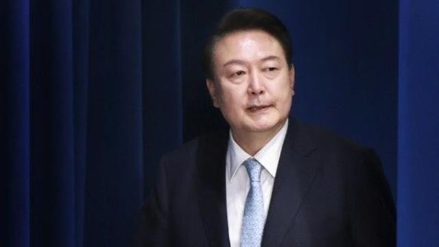 법원, 尹 구속기간 연장 불허…