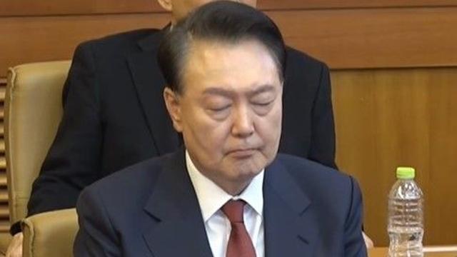 윤석열, 재판 중 '꾸벅꾸벅' 노는 모습 포착...