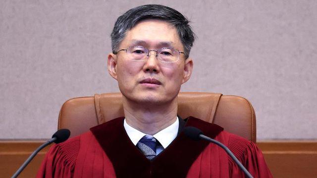 헌법재판소 “재판관 개인적 관계는 탄핵 심리에 영향 없다”