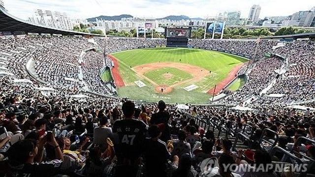 프로야구 1천만 관중, MZ 여성이 주축…'많이 보고 많이 샀다'