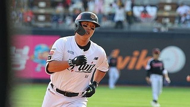 kt 강백호, 141.4% 오른 7억원에 연봉 계약…박영현, 2천4천만원
