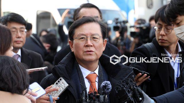 윤석열 대통령 구속기간 연장 재신청 나선 검찰...尹 측 '강한 반발'