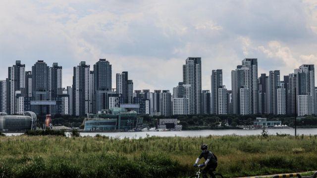 반포 '래미안 원베일리' 106억 신고가… 부동산 양극화 심화