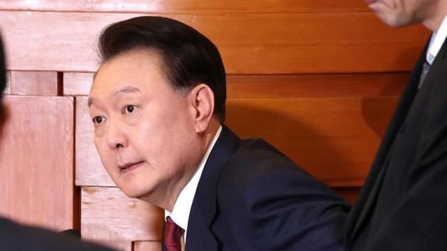 '尹 구속 연장 재신청' 이르면 오늘 결론…주말 구속기소 가능성