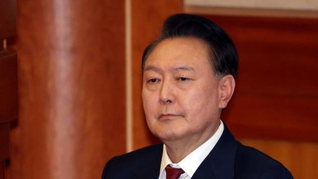 [속보] 법원, 윤 대통령 구속 연장 재신청 불허