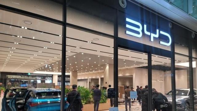 [르포]반짝 흥행? 지각변동?…BYD 전시장서 방문객 만나보니