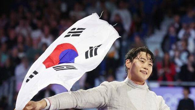 '한국 펜싱 간판' 오상욱, 6개월 만에 복귀전서 우승