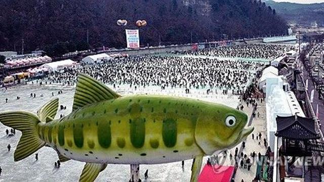 설 연휴 강원 스키장·축제장 북적…폭설 예보에 귀성길 서둘러