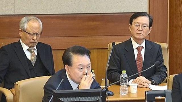 尹 현직 대통령 첫 구속기소…역대 대통령 5번째 법정행