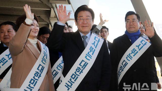 이재명 35% vs 김문수 15%...  차기 대선주자 '격차'