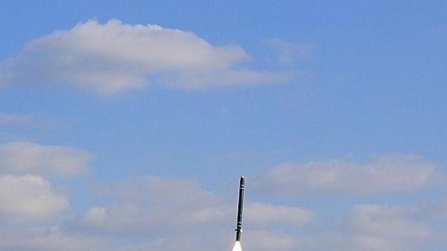 북, 전략순항미사일 시험발사…김정은 