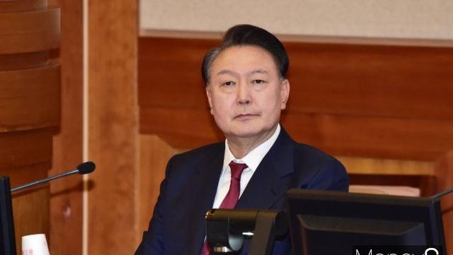 '내란 혐의' 윤 대통령 구속기소… 현직 대통령 최초 '피고인' 전환