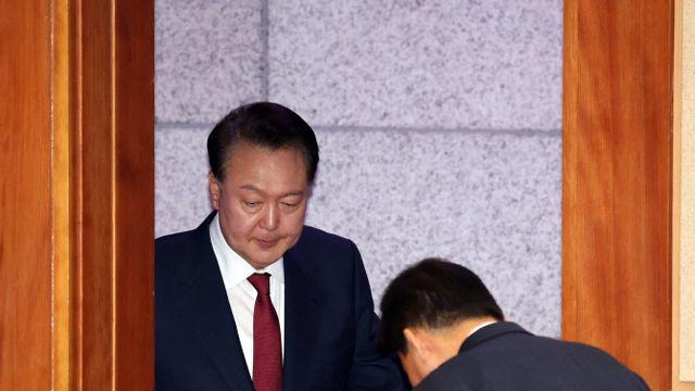 '구속수감' 尹 '옥중정치' 언제까지 이어갈까