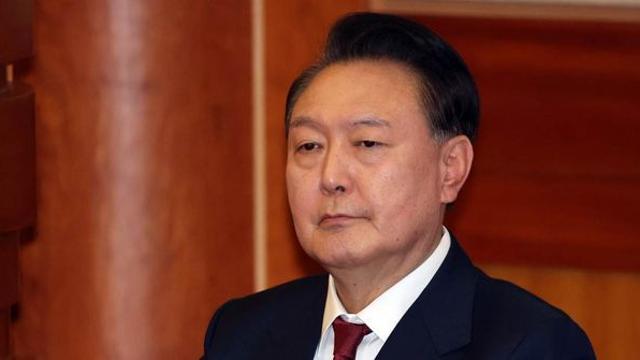 구속 기소되자… 윤 대통령 “처음부터 각오하고 시작한 일, 당당히 대처하자”