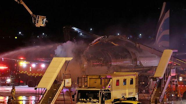 '김해공항 에어부산 항공기 화재' 176명 전원 비상탈출·6명 부상