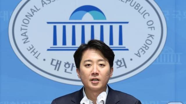 '조기 대선 시동' 이준석, 강남에 대선 캠프…