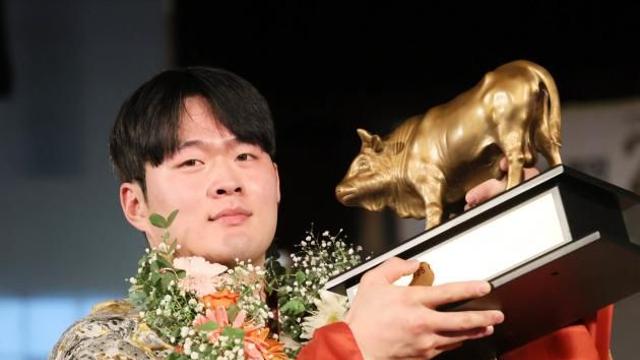 박민교, 개인 통산 6번째 한라장사 등극…설날 대회서 우승