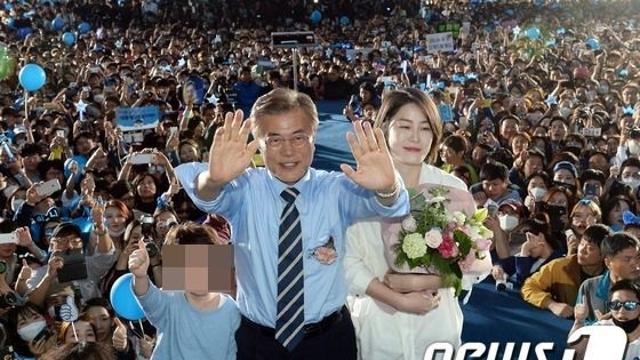 주춤하던 '文 수사' 속도 낼까…탄핵 정국 속 검찰 정기인사