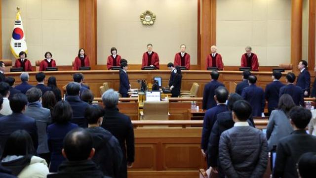 尹 탄핵심판 중반…국민의힘 '헌재 때리기' 노골화