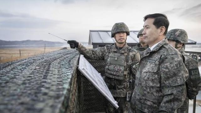 김선호 국방대행, 9사단 경계부대 장병 격려
