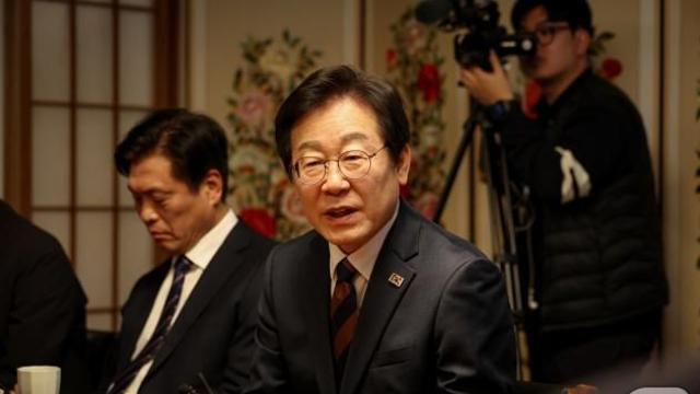 정권교체 50%·연장 39~44%…이재명 35~36%·김문수 14~17%