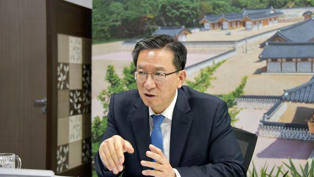 '김경수의 일극체제 주장'...이재명 측근 정성호 