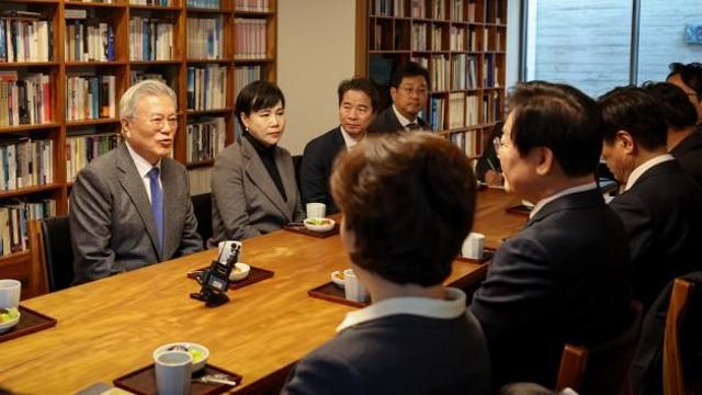 이재명 만난 文 