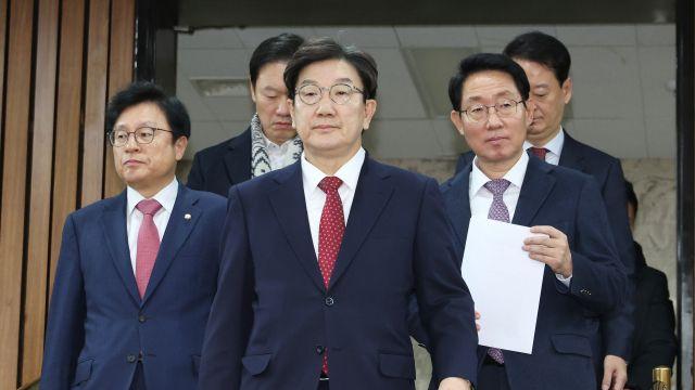 국민의힘의 법원·헌재 부정, 도 넘었다…'나 빼고 다 틀려'?