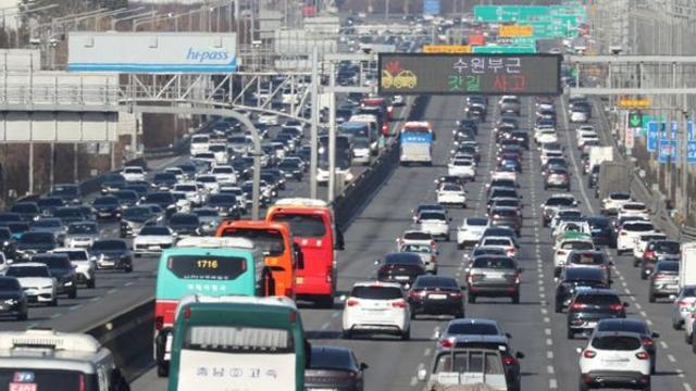 피할 수 없는 귀경길 장거리 운전…몸에 쌓인 피로 풀 수 있는 방법 공개합니다