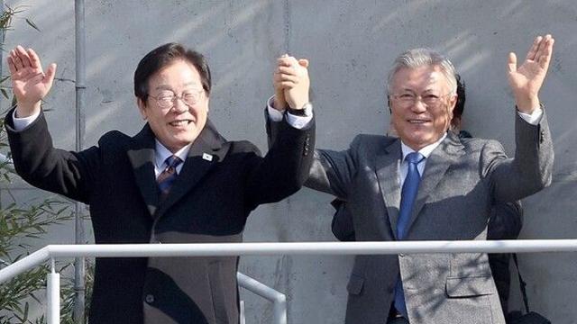 [이슈] 이재명, 친문·비명계 견제 돌파.. 文만나 