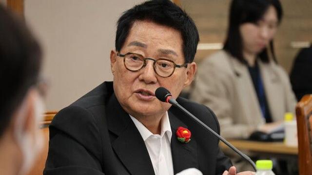 與 ‘문형배 재판 회피’ 요구에 박지원 “尹과 법조 선후배 아닌 분 어디 있나”