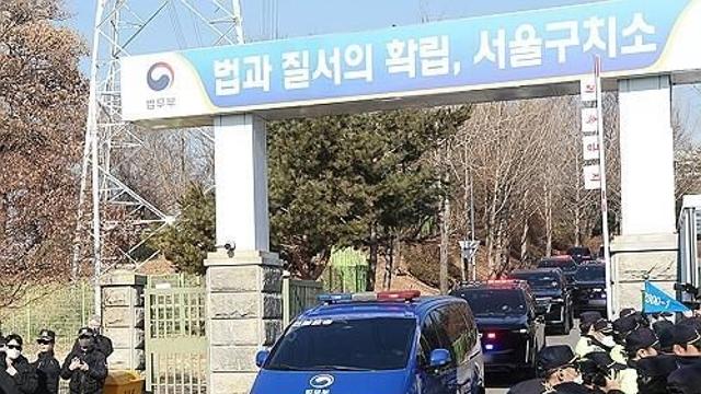 윤석열, 서울구치소서 참모들 첫 접견... 