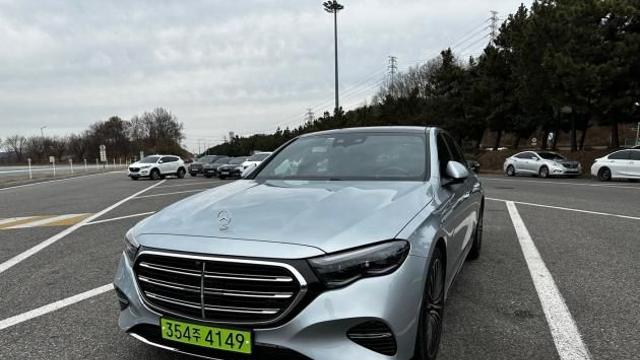 부드러운데 잘 달리기까지…같은 E클래스가 아니다 '벤츠 E 450'[시승기]