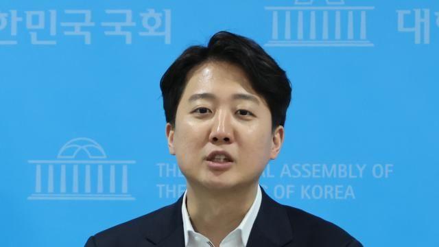 이준석, '조기 대선' 행보 본격화...'양두구육' 극복할까