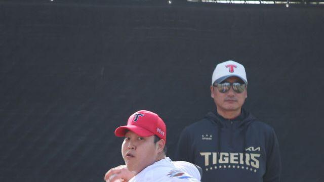 '호랑이 유니폼' 입은 조상우, 첫 불펜 피칭...